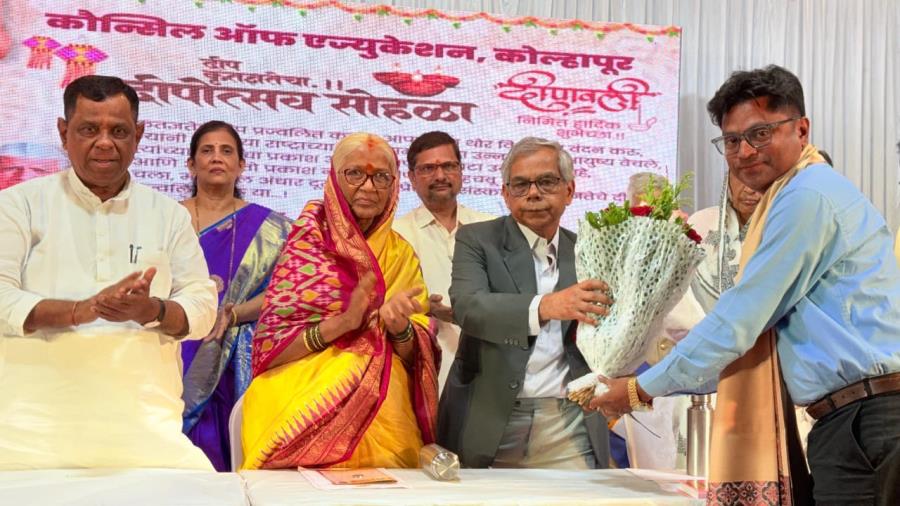 दीपोत्सव सोहळा वेळी MBA विभागाचे प्रभारी संचा